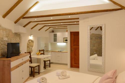 Veli Varos OLD TOWN Deluxe APARTMENT City Centre, Split (photo 8)