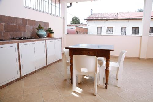 Balcony/terrace, La MaGiA di Villa in Cerodolo