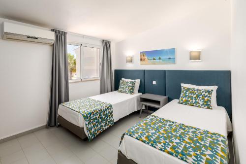 Moradias Villas Joinal Located in Praia de Castelo, Vila Joinal is a perfect starting point from which to explore Albufeira. The hotel offers a high standard of service and amenities to suit the individual needs of all trav