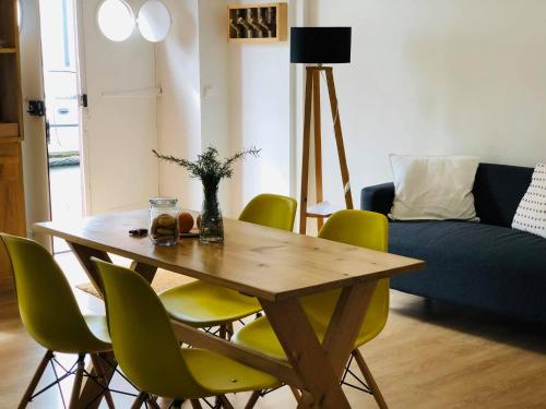  Red Bird Studio in Horta