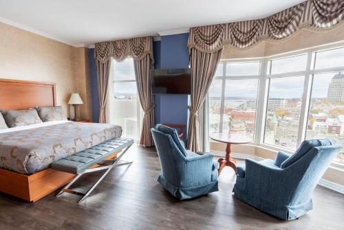 Suite with Panoramic City View, 1 King