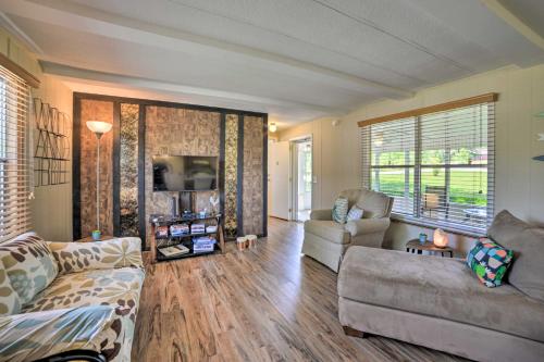 Murray Getaway with Deck Near Fishing and Boating! in Murray, USA