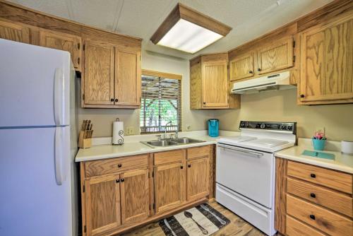 Murray Getaway with Deck Near Fishing and Boating! in Murray, USA