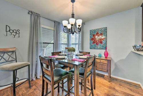 Cozy Woodlands Townhome with Deck Near Market Street in The Woodlands, USA