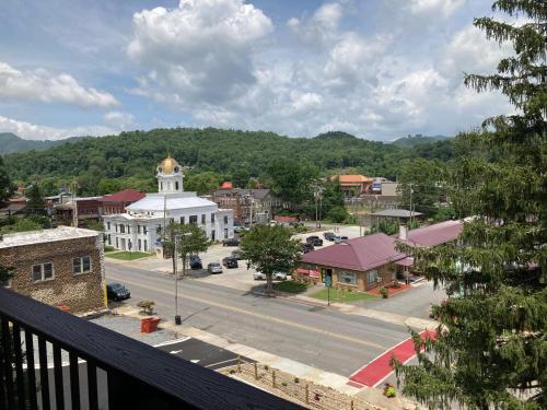 Stonebrook Lodge Bryson City - Tap to explore photos