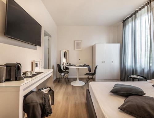 Emilia Suite Essence Emilia Suite Essence