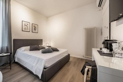 Emilia Suite Essence - image 5