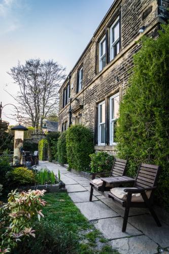 Shibden Hall View - Accommodation - Halifax