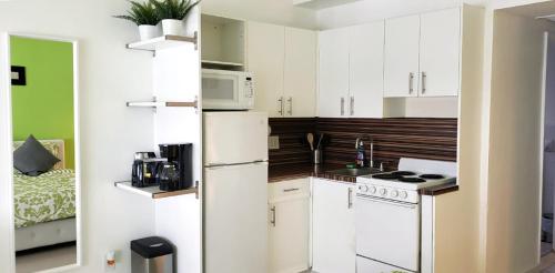Miami Beach Suncoast apartments VII - image 12