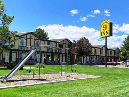 สนามเด็กเล่น, เนชั่นแนล 9 อินน์ ไพรซ์ (National 9 Inn Price) in ไพรซ์ (UT)