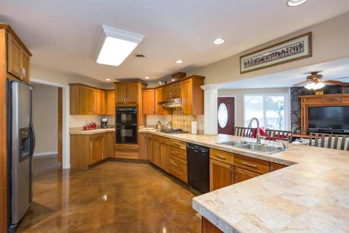 Grand Dream Vacation Home in Nashville 7+ beds! - image 5