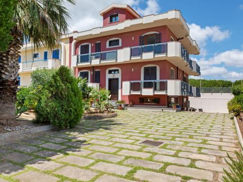 Spacious Apartment in Avola near the Seabeach