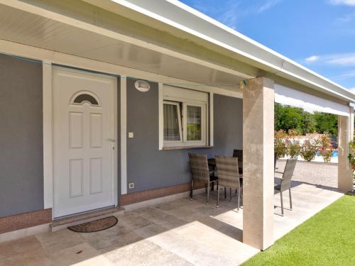 Cosy Holiday Home in Banjole near Pula City Centre - image 4