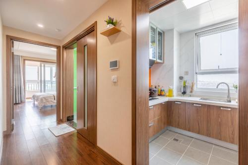 Kitchen, 慢拾光公寓 in Xian