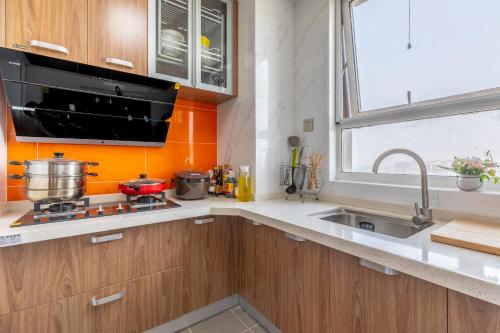 Kitchen, 慢拾光公寓 in Xian