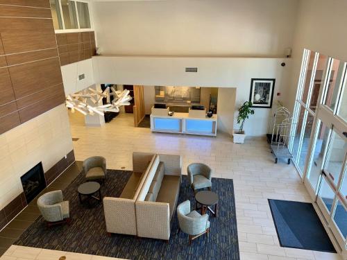 Lobby, Holiday Inn Express & Suites Tracy in Tracy (CA)
