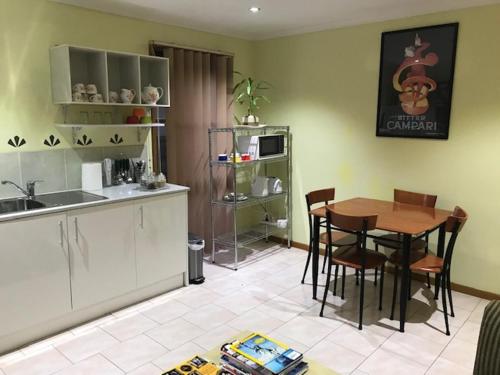 Effie Court, Springvale South