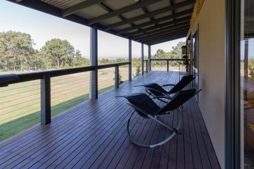 Studio 165 Hidden Gem on 50 acres with bay views
