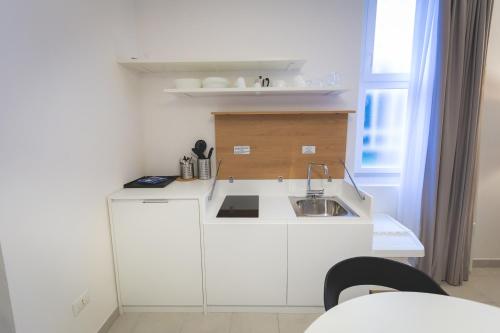 Via Siena 4 - Suites & Rooms - image 11