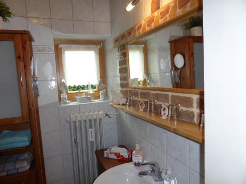 Bathroom, Dopplerhof's Staufenhaus in Piding