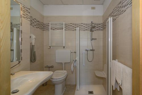 Double or Twin Room with Balcony image 2