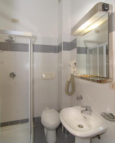 Double or Twin Room with Balcony image 3