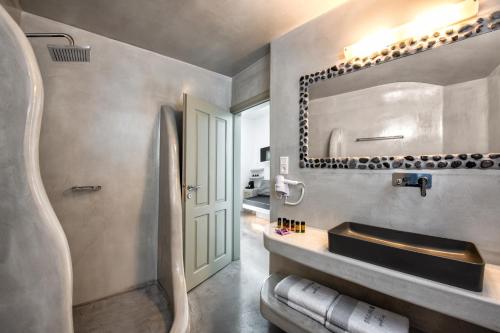 Kaleidoscope Oia Suites - image 4
