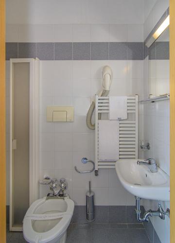 Single Room image 2