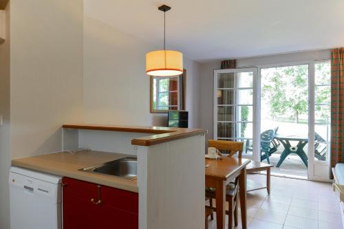 2 bedrooms, 4 beds