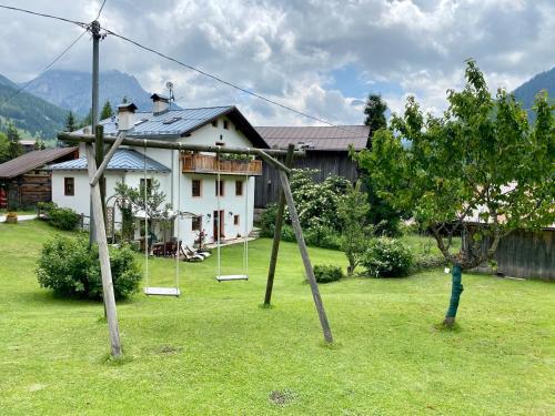 Dolomites Charme Chalet in Colle Santa Lucia