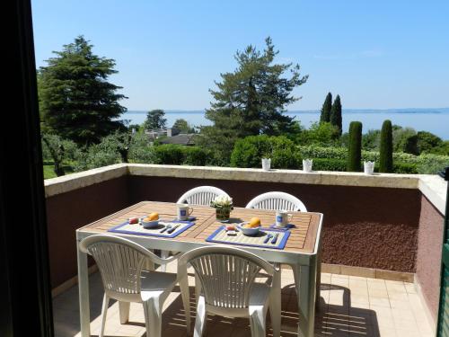 APARTMENTS BLUE VIEW - Residence Casetto Bardolino - Regarda Travel - Apartment - Bardolino