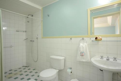 Double Room with Balcony image 4