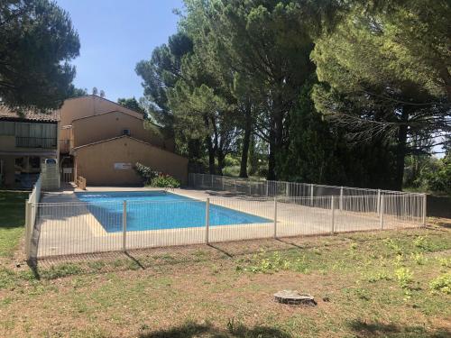Swimming pool, Appartement 238 village LES SALICORNES in Arles