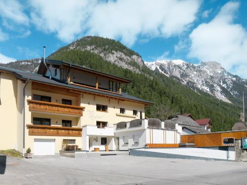 Holiday Home Zentral - PET211 by Interhome - Pettneu am Arlberg