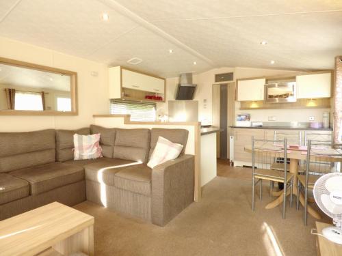 Willows 18 at Southview Leisure Park - image 7