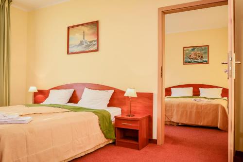 2 queen beds