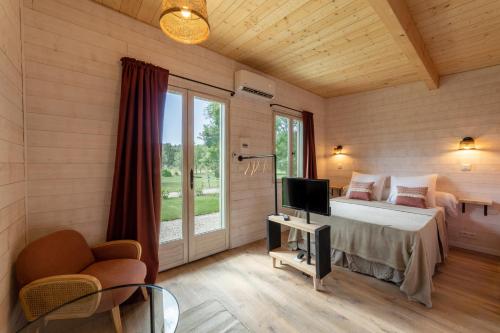 Le Mas des Cerisiers JACUZZI et SAUNA inclus pour tous les logements – khách sạn tại Ile de la Barthelasse