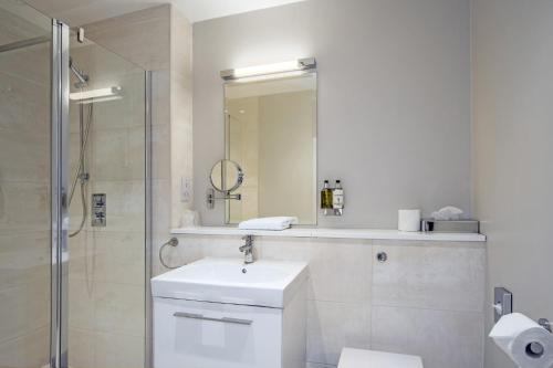 Cotswolds Hotel & Spa - image 11