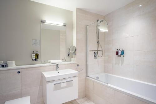 Cotswolds Hotel & Spa - image 13