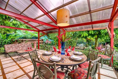 La Casa del Mango, Ocean and Mountain Views & Pool