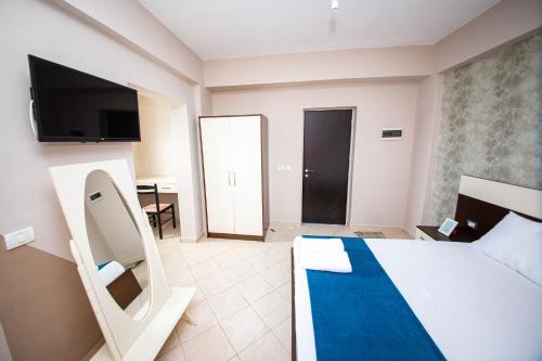 Qendra Bed & Breakfast - image 8