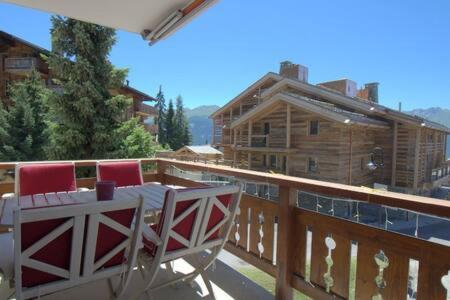Ski-in, Chalet-style appt Central Verbier - 1 Min Walk to Lift in Bagnes