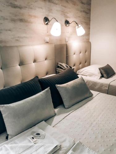 1 double bed, 1 twin bed