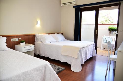 1 double bed, 2 twin beds