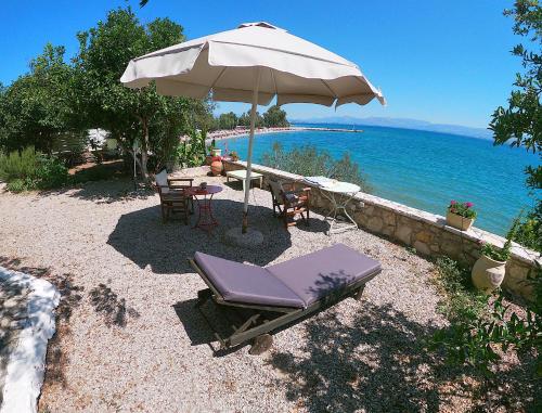 KIVERI 1876 traditional seafront cottage
