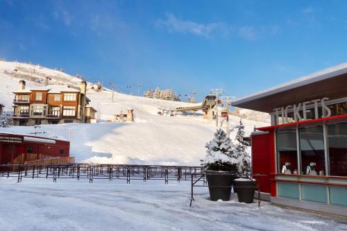 Sundial Lodge by All Seasons Resort Lodging - Accommodation - Park City
