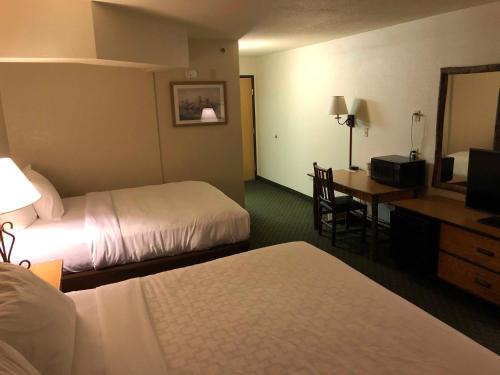 Deluxe Queen Room with Two Queen Beds - Mobility Access/Non-Smoking