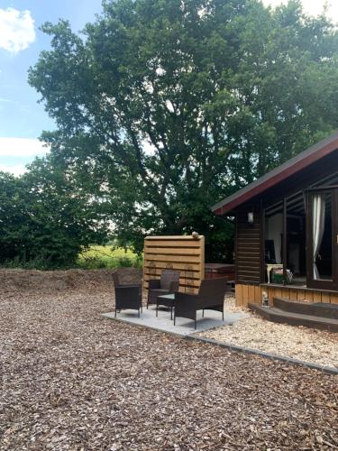 Squirrel Lodge at Owlet Hideaway - with Hot Tub, Near York