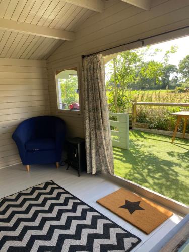 Holly Tree Cottage - 3 bedrooms and large garden with optional glamping double outside