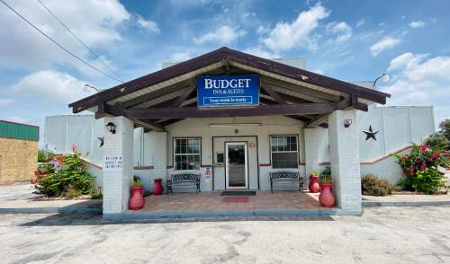 . Budget Inn & Suites
